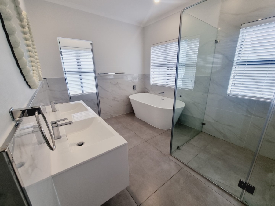 5 Bedroom Property for Sale in Sandown Western Cape